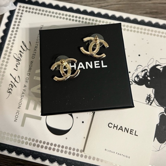Chanel 2023 Gold Crystal CC Stud Earrings - Picture 7 of 9